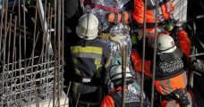 CBS Rescata a 3 personas tras derrumbe en edificio en construcción
